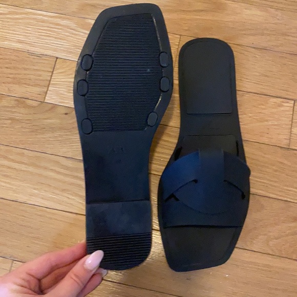 Zara Slides with crossover sandals - Picture 3 of 6